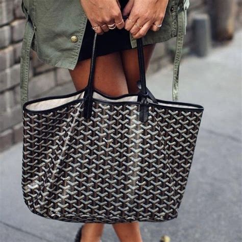 goyard tote bag cost.